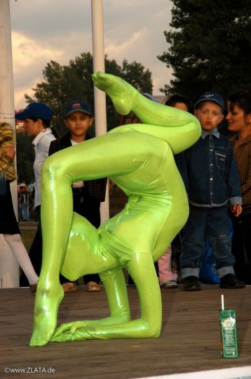 2015-04-03-CONTORTION ON THE STREET